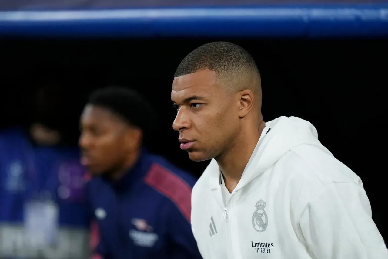 下载-关于巴黎圣日耳曼战平那不勒斯，姆巴佩乌龙送礼世界杯的信息