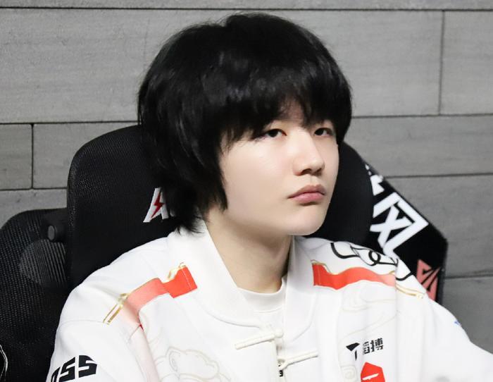 下载-WBG碾压DFM，Crisp操刀奇招英雄翻盘入围赛3:1（巴黎）