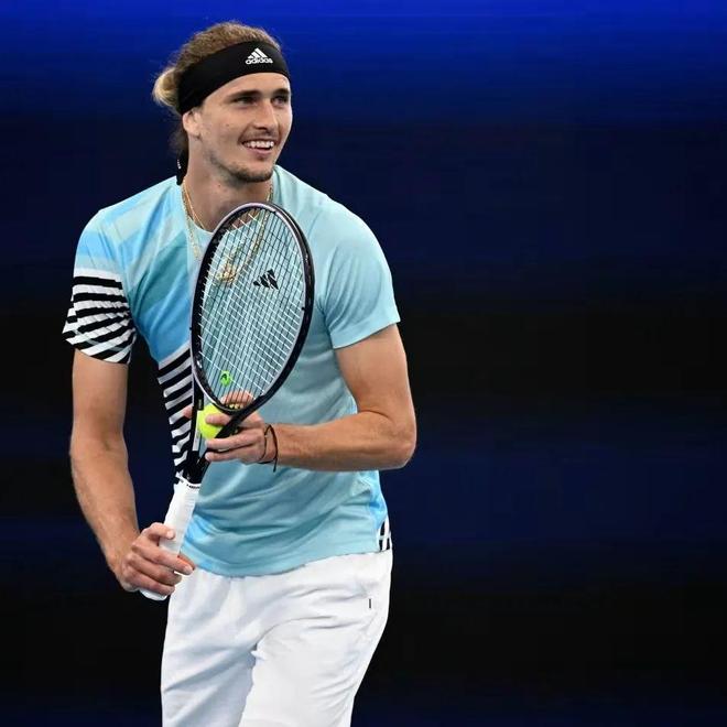 世界网球队轻取日本网球队，兹维列夫统治全场的简单介绍